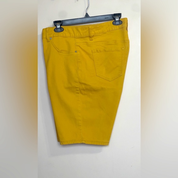 D. Jeans , Mustard Yellow Denim Shorts – Women’s Size 16 - Picture 6 of 9